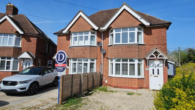 3 bed property, in Bath Road, £400,000