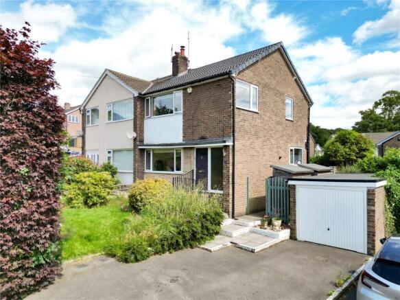 3 bed property, in Newlay Grove, £385,000