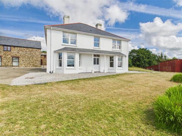 5 bed property, in Sharlands Road, £995,000
