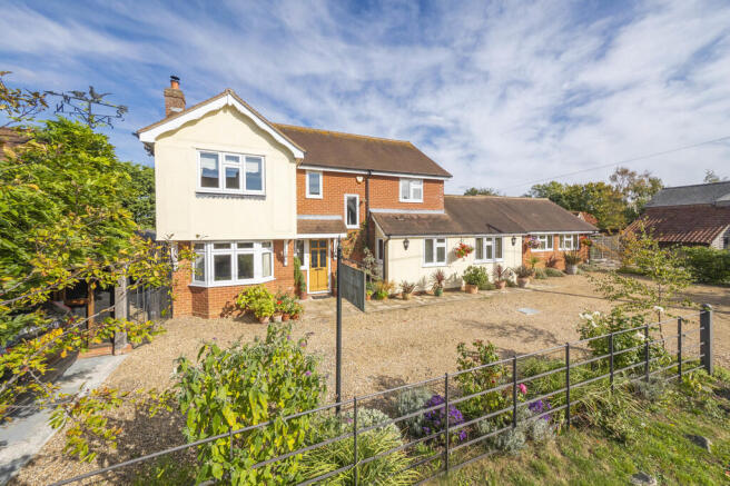 4 bed property, in Groton, £675,000
