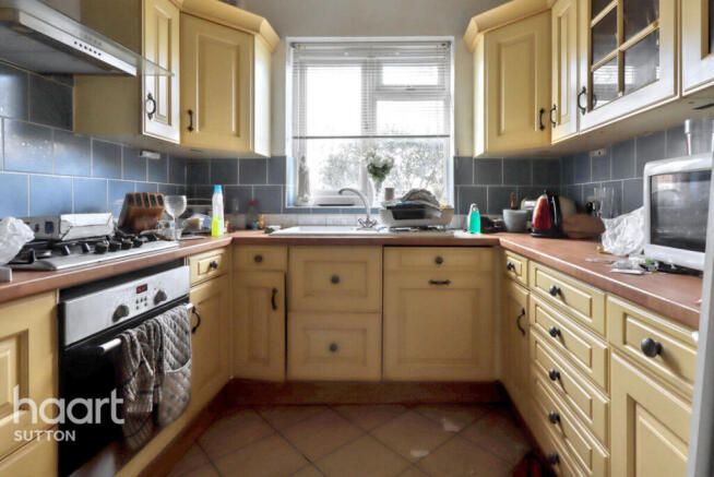 1 bed property, in St James Road, £190,000