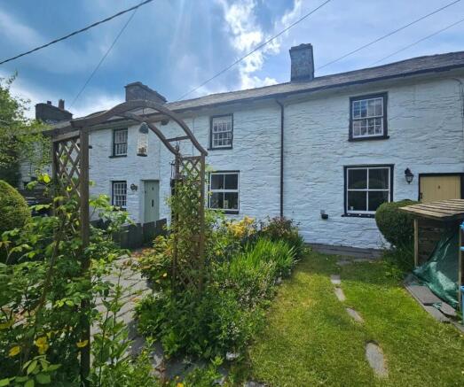 3 bed property, in Hillsborough, £269,000