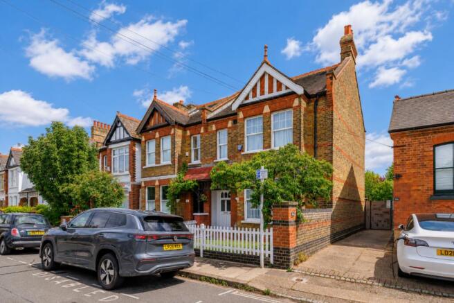 4 bed property, in Alder Road SW14, £1,400,000