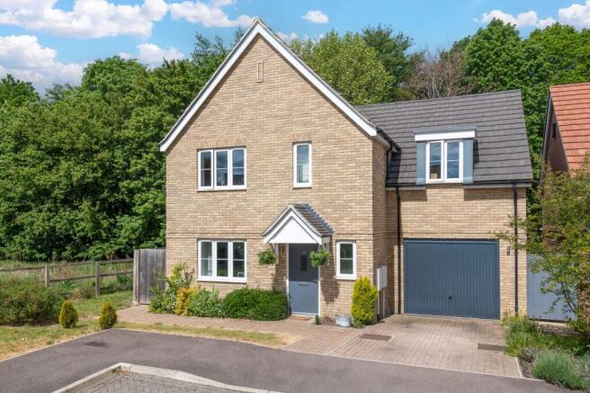 4 bed property, in Challis Close, £625,000