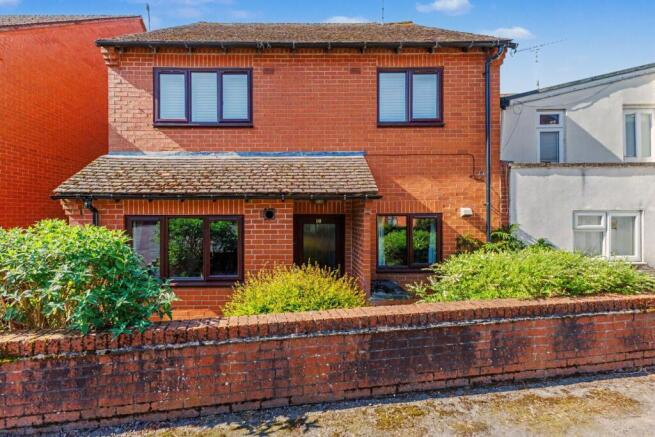 2 bed property, in Victoria Mews, £75,000