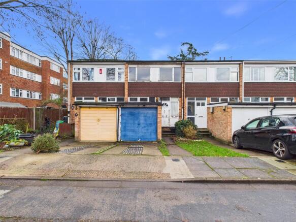 3 bed property, in Edward Close, £475,000