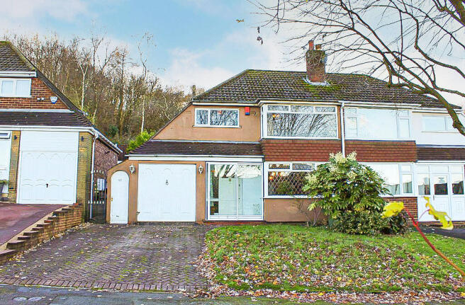 3 bed property, in Camberley Crescent, £229,950
