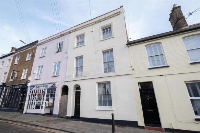 4 bed property, in Bank Street, £310,000