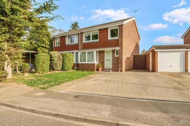 3 bed property, in Fawley Close, £540,000