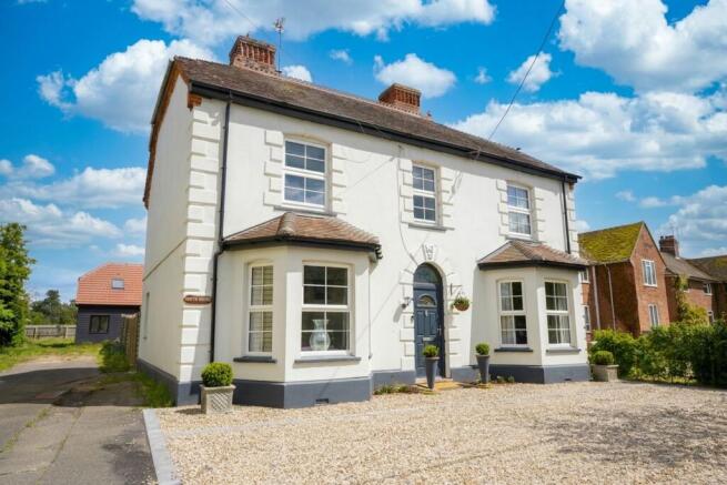 5 bed property, in High Street, £475,000