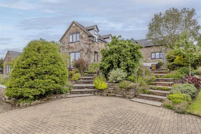 4 bed property, in Hot Lane, £825,000