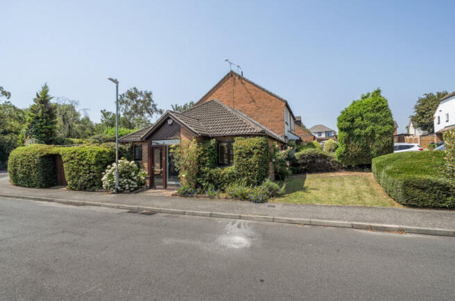 2 bed property, in Johnsons Way, £375,000