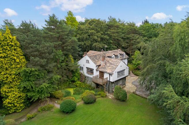 4 bed property, in Oak Road, £1,895,000