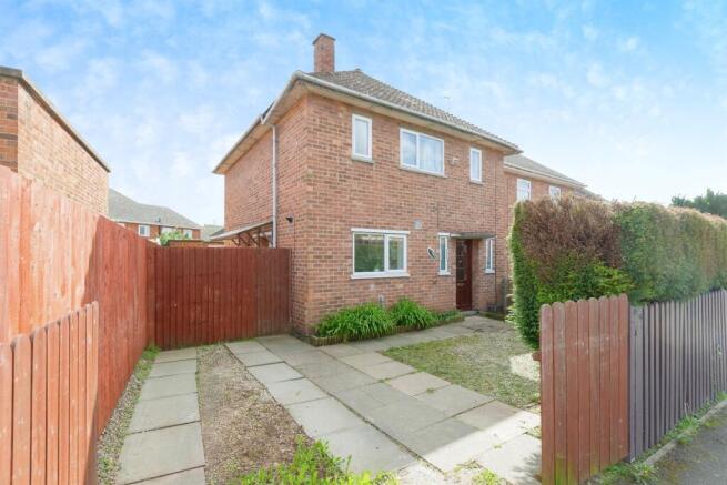 3 bed property, in Sharpley Road, £215,000