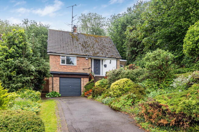 3 bed property, in Burford Close, £650,000