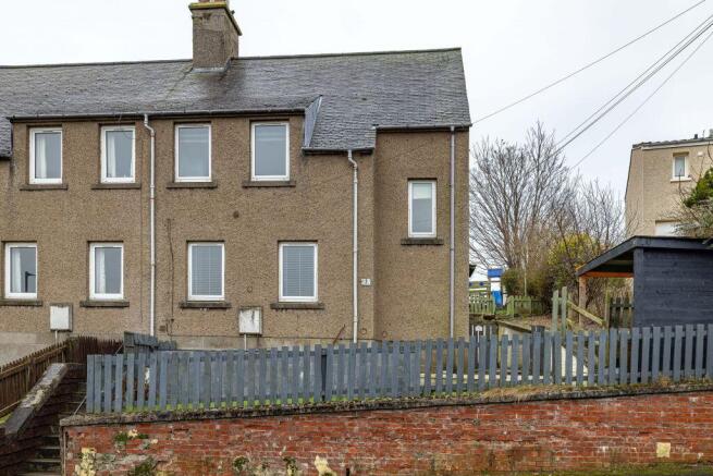 3 bed property, in 3 Mossilee Crescent, £140,000