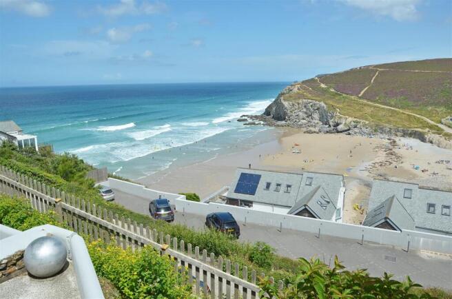4 bed property, in West Cliff, £595,000