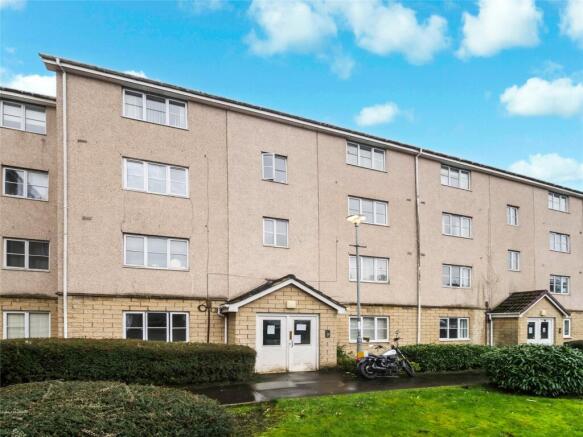 2 bed property, in West Street, £80,000