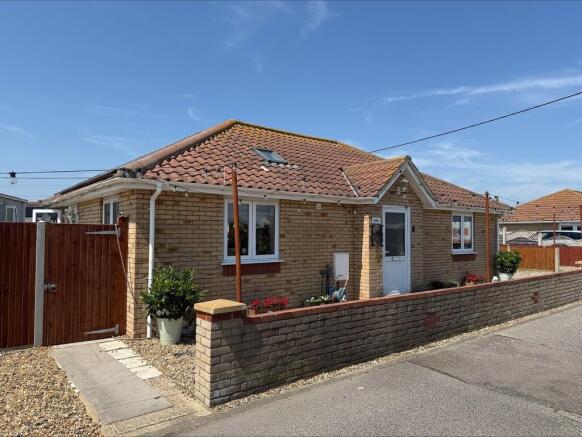 2 bed property, in The Glebe, £295,000