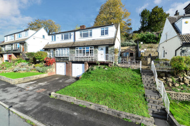 3 bed property, in Hall Bank Drive, £225,000