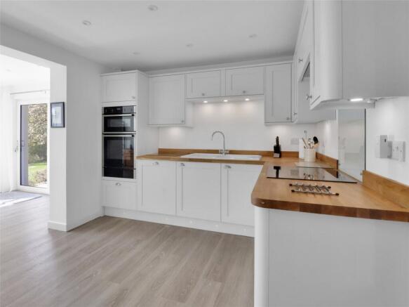 4 bed property, in Peters Marland, £675,000