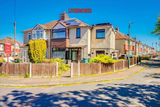 4 bed property, in Brentlands Drive, £475,000