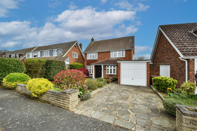 4 bed property, in The Gardens, £825,000