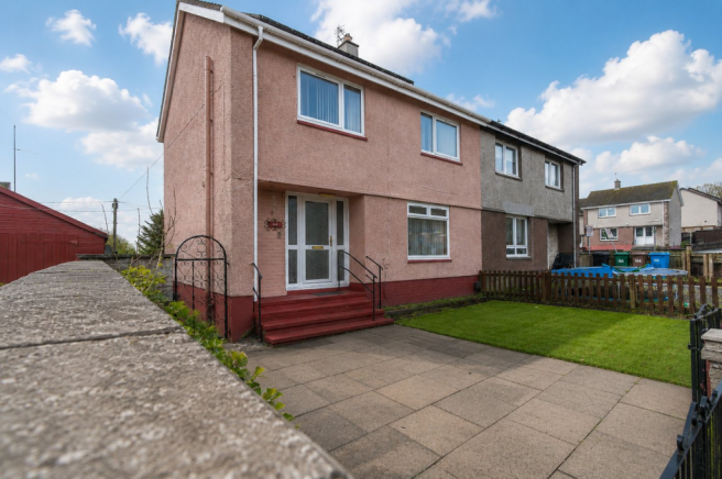 3 bed property, in Main Street, £124,950