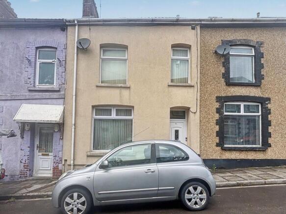 3 bed property, in Pant, £129,995