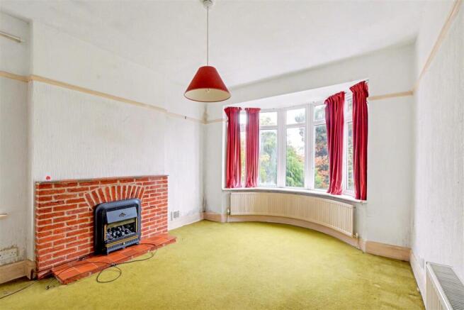 2 bed property, in Bramcote Drive West, £400,000