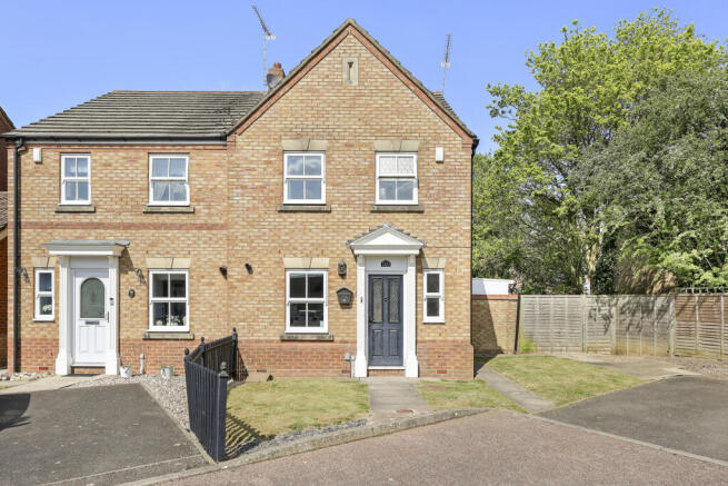 3 bed property, in Doulton Close, £415,000