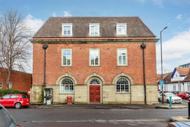 2 bed property, in 1 Smyths Close, £195,000