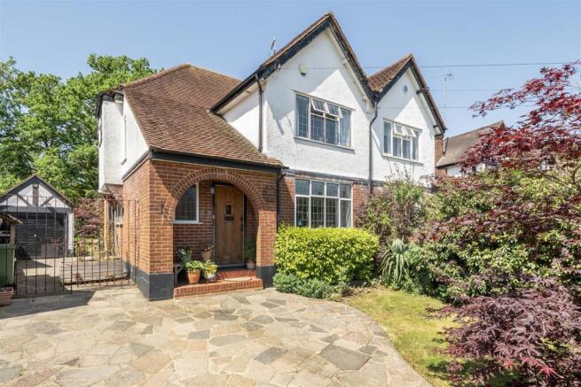3 bed property, in Great Thrift, £895,000