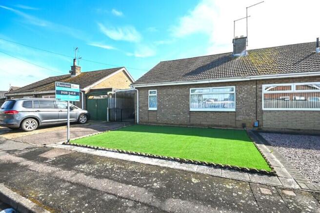 2 bed property, in Otago Close, £180,000