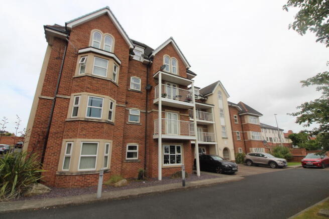 2 bed property, in Flat 14, £68,000