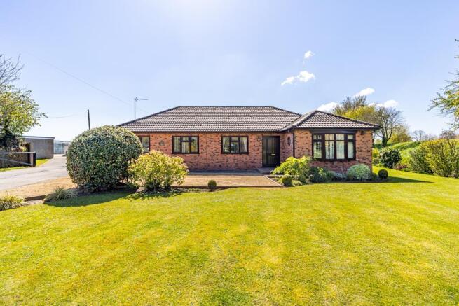 3 bed property, in Low Road, £340,000
