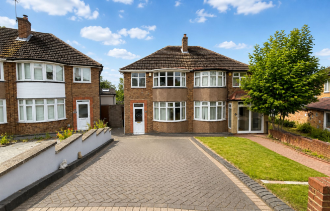 3 bed property, in Eden Road, £300,000