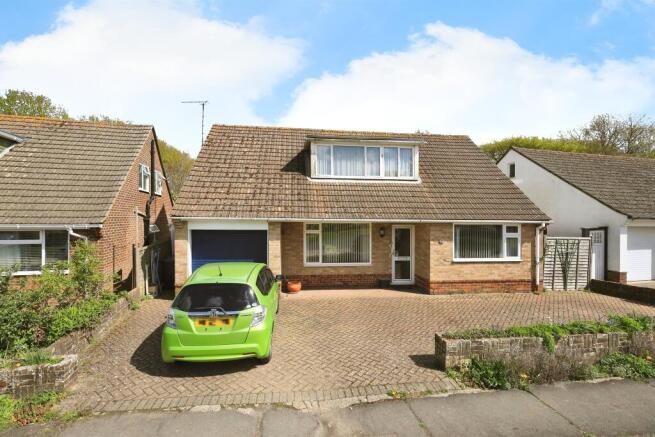 4 bed property, in The Drive, £415,000
