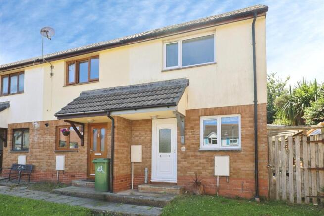 2 bed property, in The Fairways, £210,000