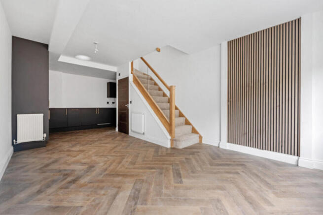 1 bed property, in 3B Coggeshall Road, £220,000