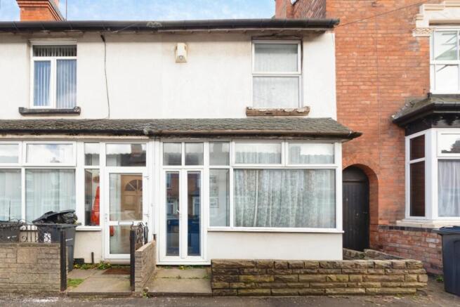 2 bed property, in Preston Road, £190,000