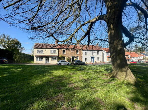 2 bed property, in North Side, £240,000