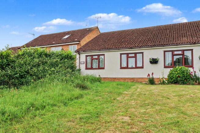 2 bed property, in Westbury Lane, £260,000