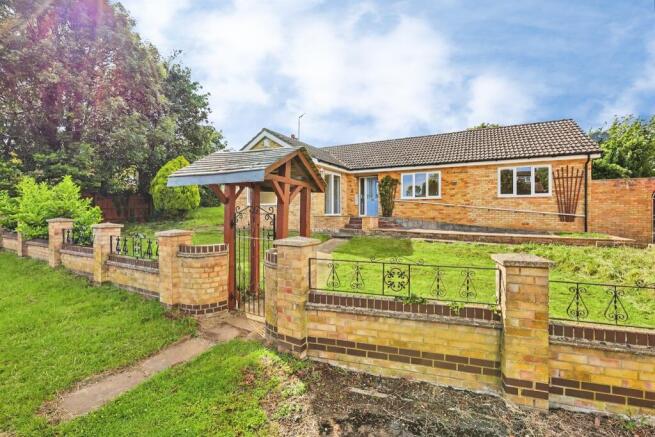 3 bed property, in Simons Walk, £475,000