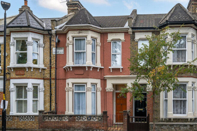 3 bed property, in Dayton Grove, £750,000