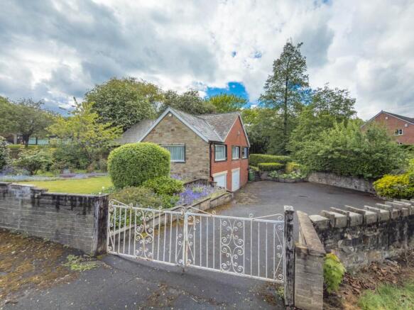2 bed property, in Hare Park Lane, £395,000