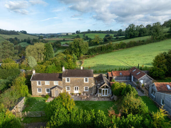 5 bed property, in Honeycliff, £1,360,000