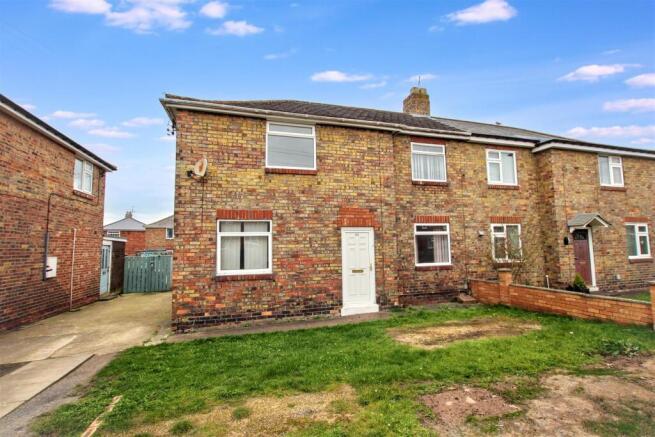 3 bed property, in Park House Gardens, £125,000