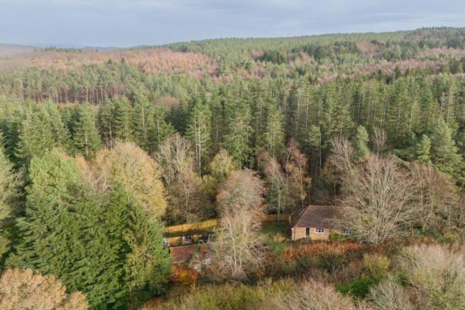 3 bed property, in Potters, £200,000