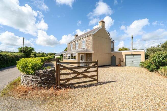 4 bed property, in Tresevern, £500,000